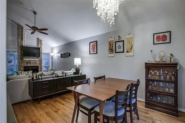 2 bed, 2.0 bath, 1369 sqft, $2,950 — Photo 4