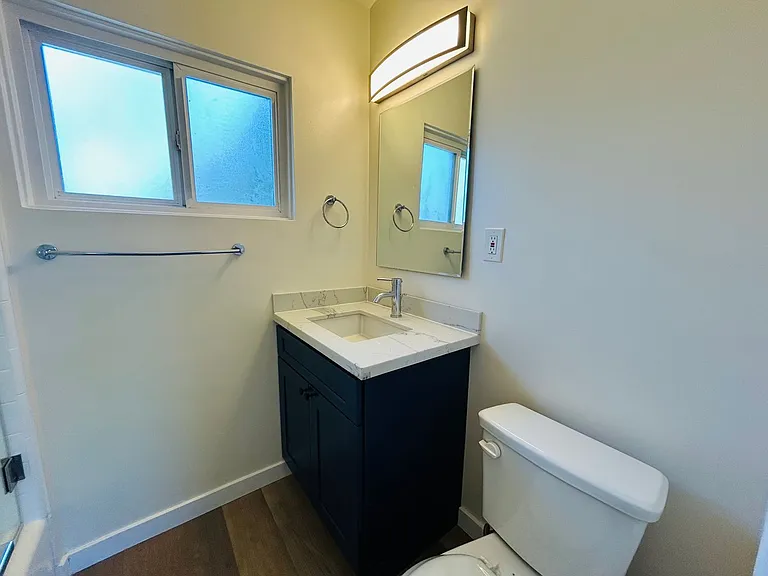 1733 Granville Ave — Photo 6