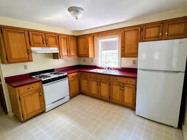 38 Diamond Dr, North Waterboro, ME 04061