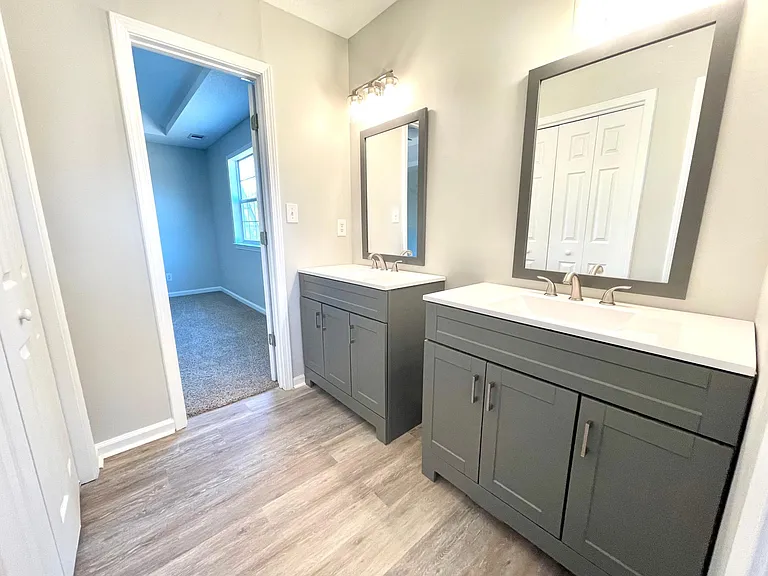 304 Greenview Ct — Photo 17