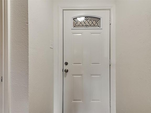 5th image of 1030 Alicia Ln