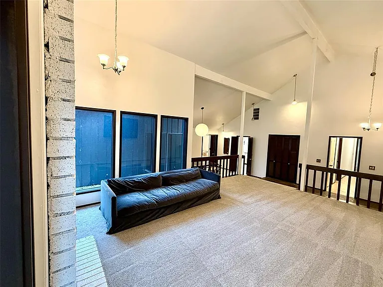 8809 N Kensington Rd — Photo 3
