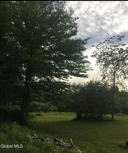 4th image of 522 N Creek Road