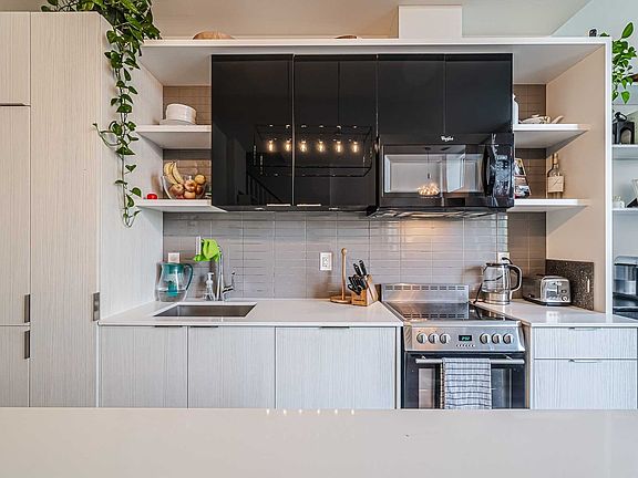5th image of 6 Parkwood Ave #5