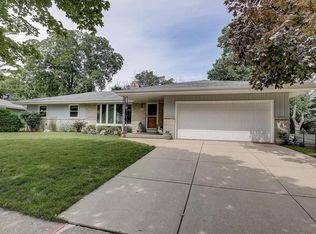 5510 Leroy Ln, Greendale, WI 53129