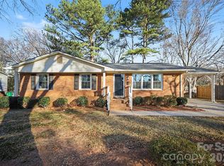 1733 Pondella Dr, Charlotte, NC 28213