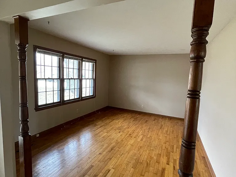 1333 S Ventura Ave — Photo 3