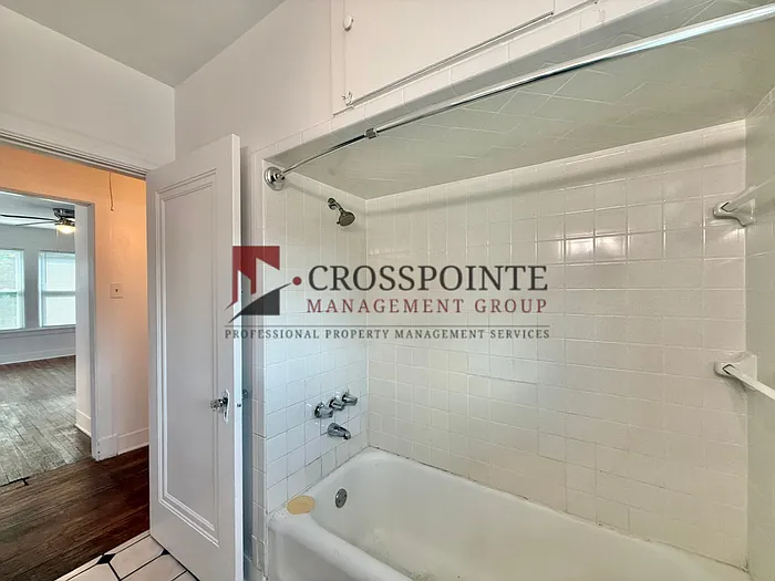 831 W Houston St #A — Photo 16