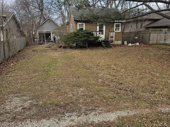 29W334 James Ave, West Chicago, IL 60185