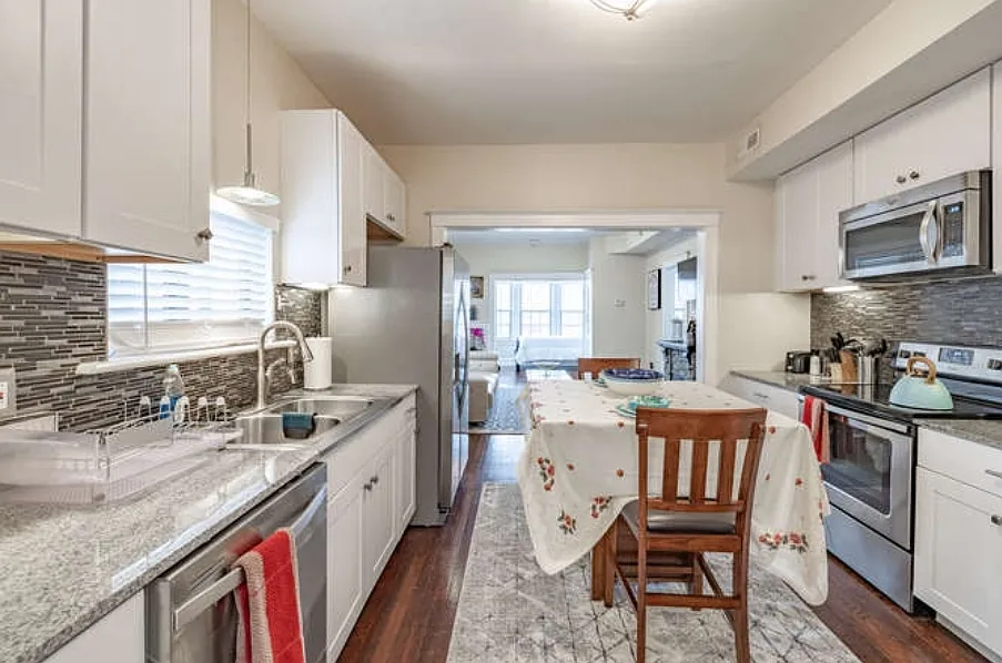 6136 Delmar Blvd — Photo 4