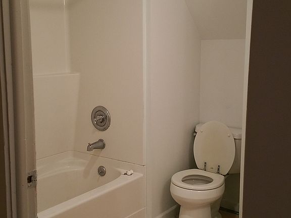 5th image of 101 Lewis Ave