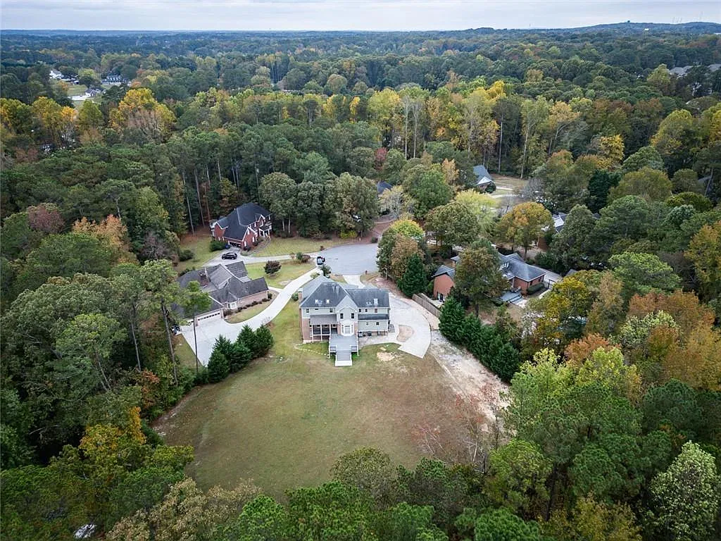 4 bed, 4.5 bath, 5077 sqft, $4,100 — Photo 4