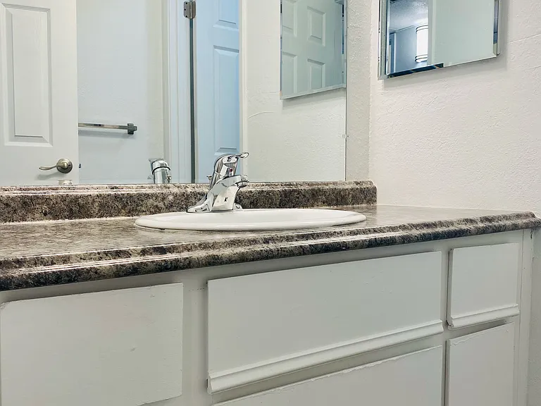 Evergreen Ridge Apartments — Photo 13