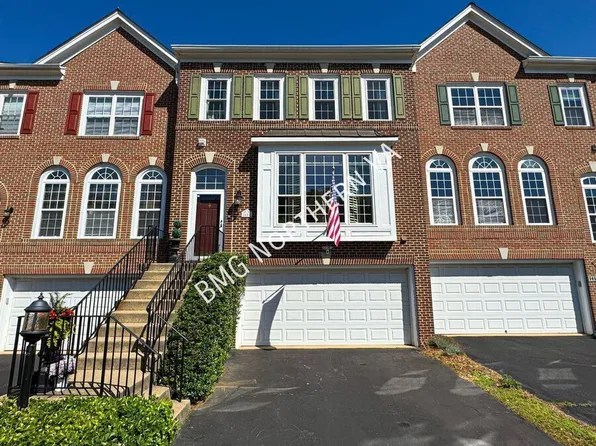 5654 Governors Pond Cir, Alexandria, VA 22310
