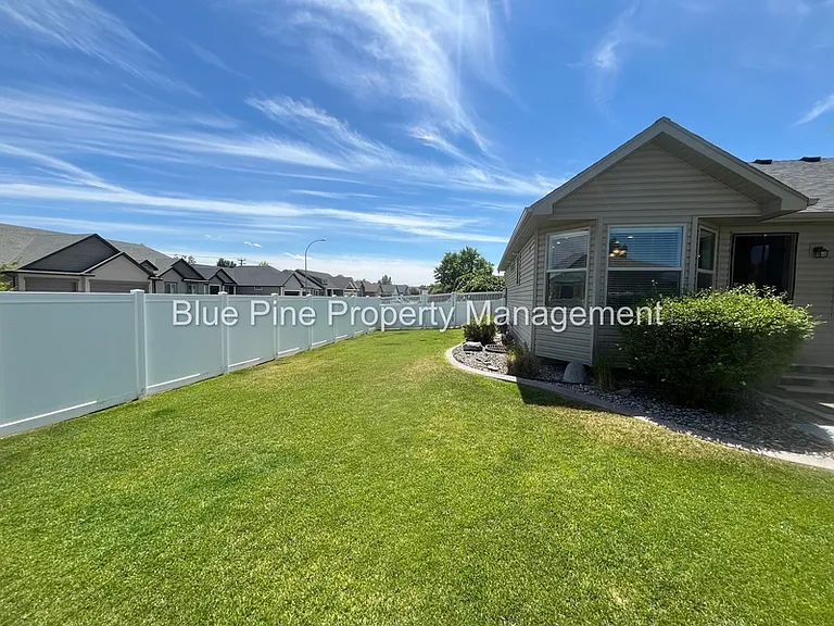 340 Chateau Dr #1 — Photo 33