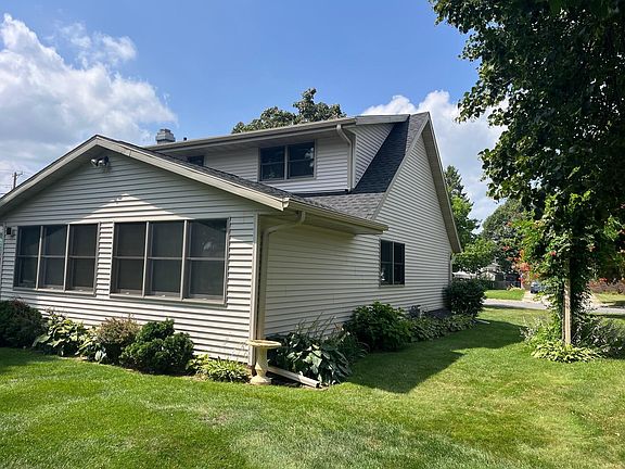 4th image of 481 Badger Dr