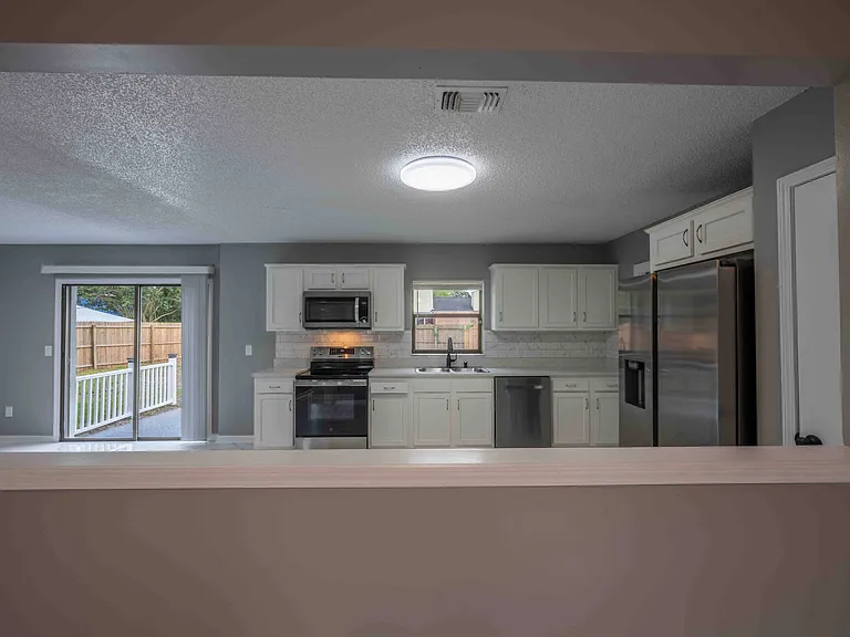 8126 Sable Woods Dr N — Photo 17
