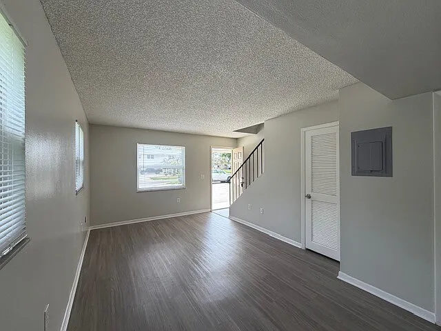 544 SW 35th St — Photo 31