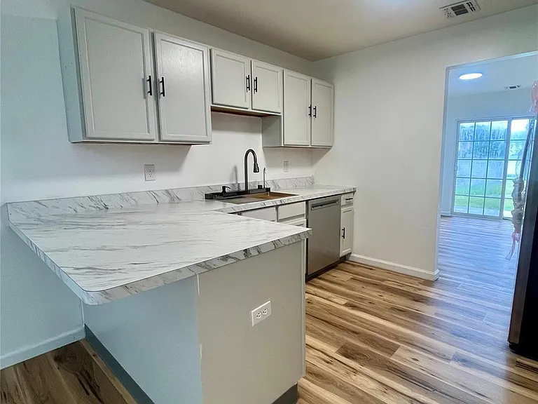 49 Woodlake Dr — Photo 6