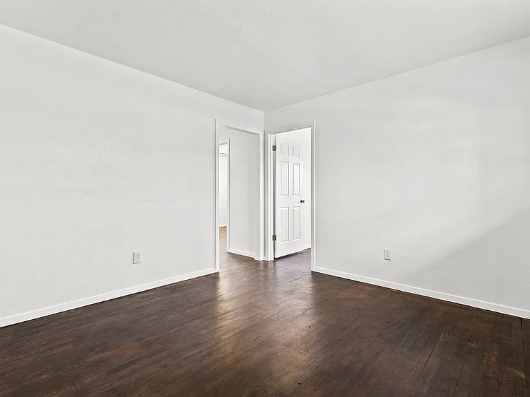 4524 Collins Ave — Photo 1