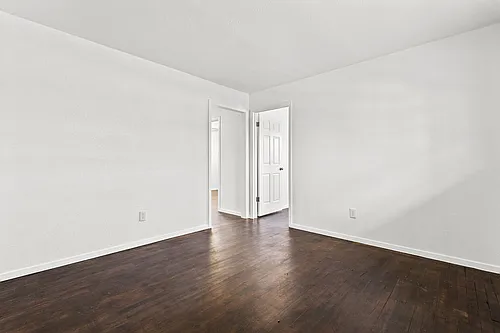 4524 Collins Ave Photo 1