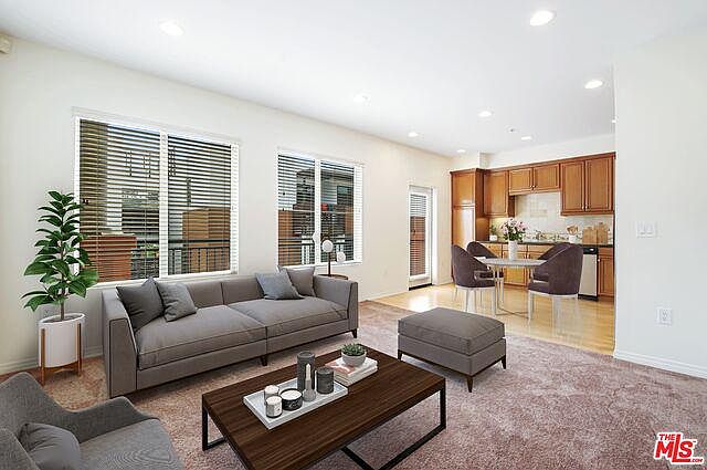 1st image of 6020 Seabluff Dr Unit 423