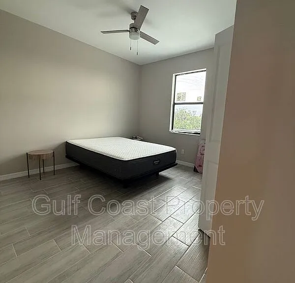 2609 NE 5th Pl — Photo 12