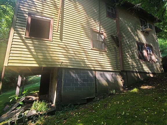 3rd image of 515 Water St