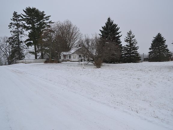 3rd image of 9925 Pine Ave