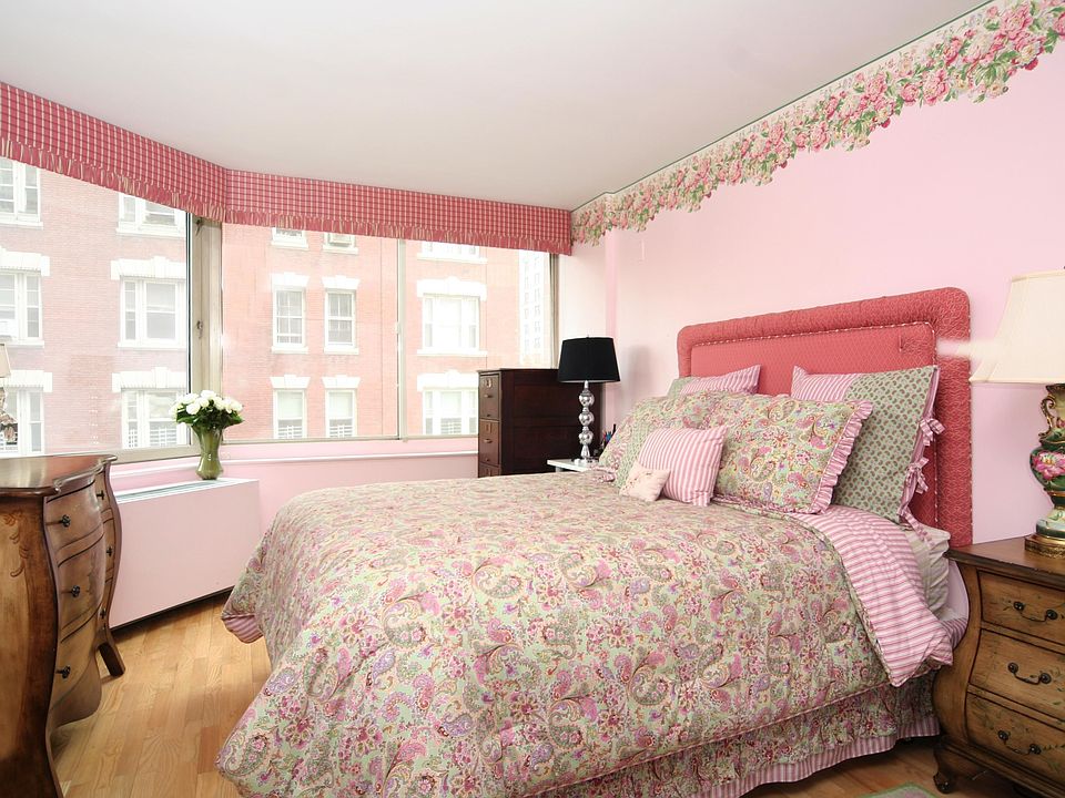 2nd image of 250 W 90th St APT 6H