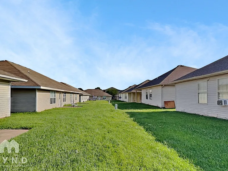1120 S Clifton Ave — Photo 19