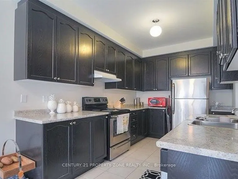 38 Banbridge Cres — Photo 7