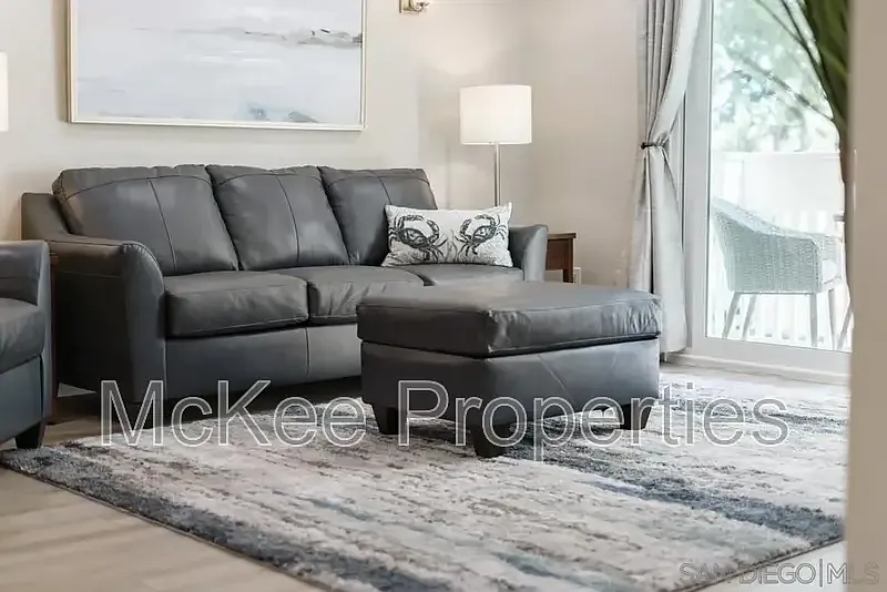 2 bed, 2.0 bath, 1060 sqft, $5,000 — Photo 4