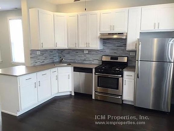 3rd image of 3639 N Paulina St APT 2R