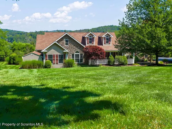 1001 Woodwind Hill Dr, Dalton, PA 18414