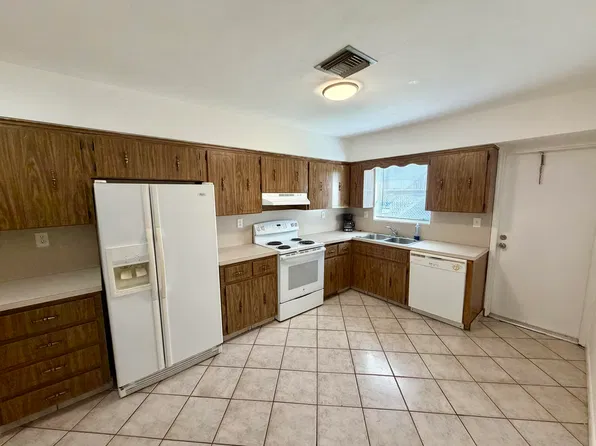 8600 NW 35th St APT 2, Coral Springs, FL 33065