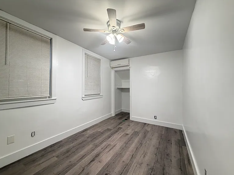 28 E 47th St #4 — Photo 5