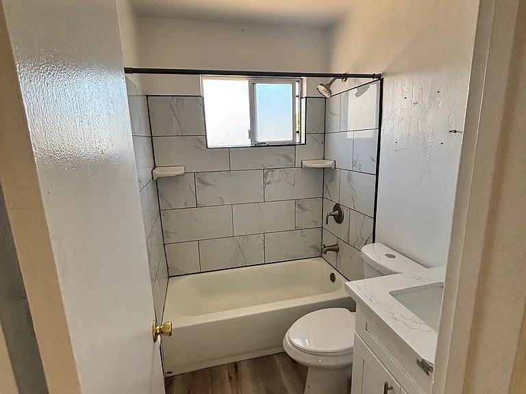 532 Commercial Ave #A — Photo 5