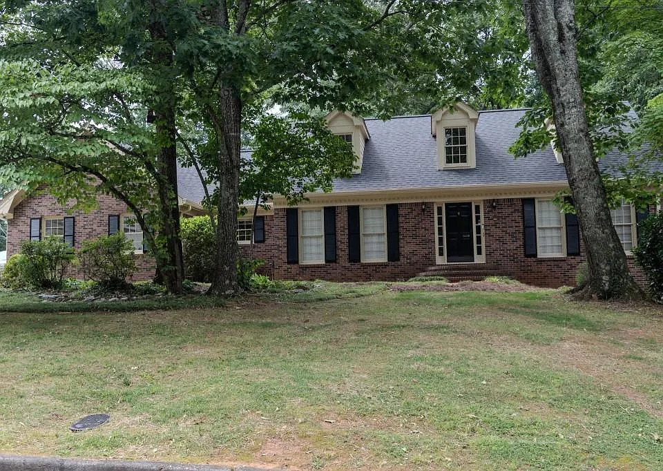 2858 Livsey Dr