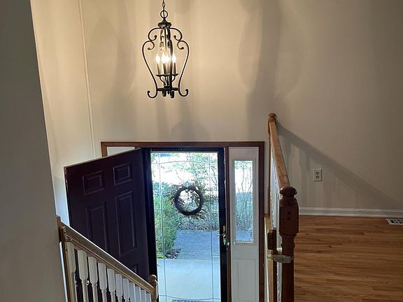 4th image of 548 Green Hill Dr