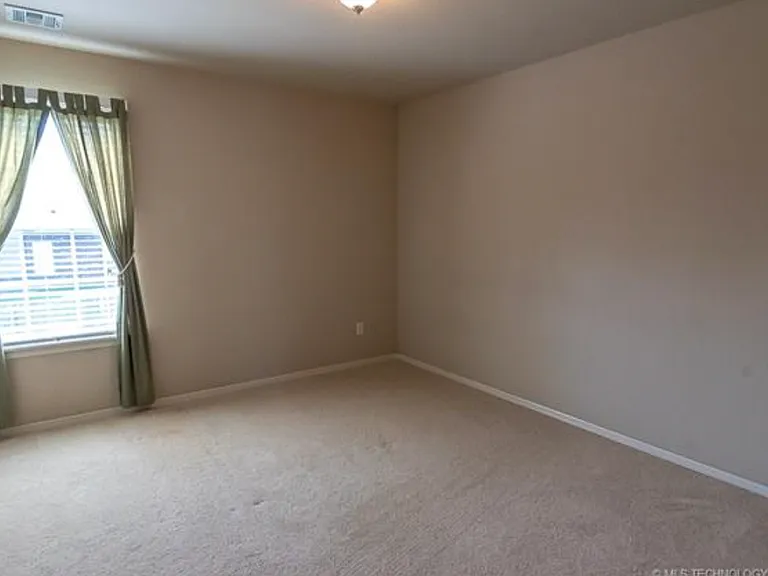 4201 W Kent St — Photo 25