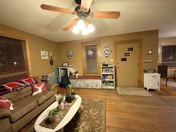 3rd image of 306 S Poplar St