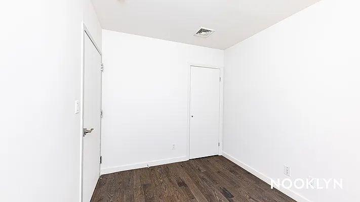 Rented by Nooklyn NYC LLC | media 34