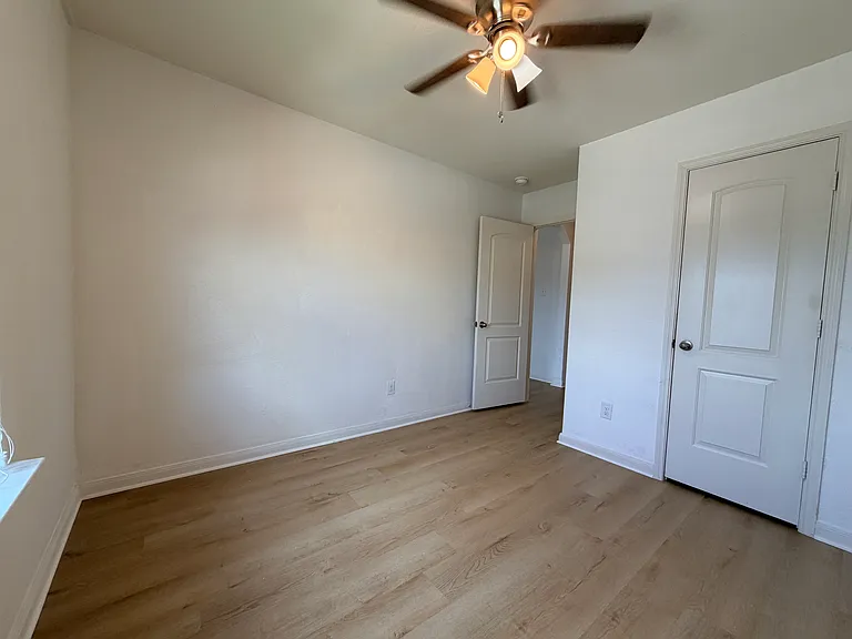 140 Collin St — Photo 12