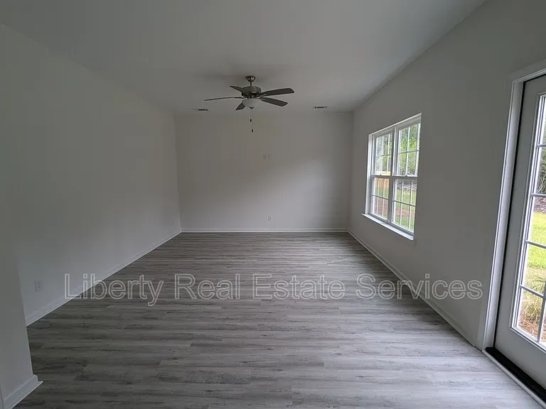 114 Alcove Ct — Photo 3