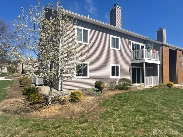 8301 Tamarron Dr, Plainsboro, NJ 08536