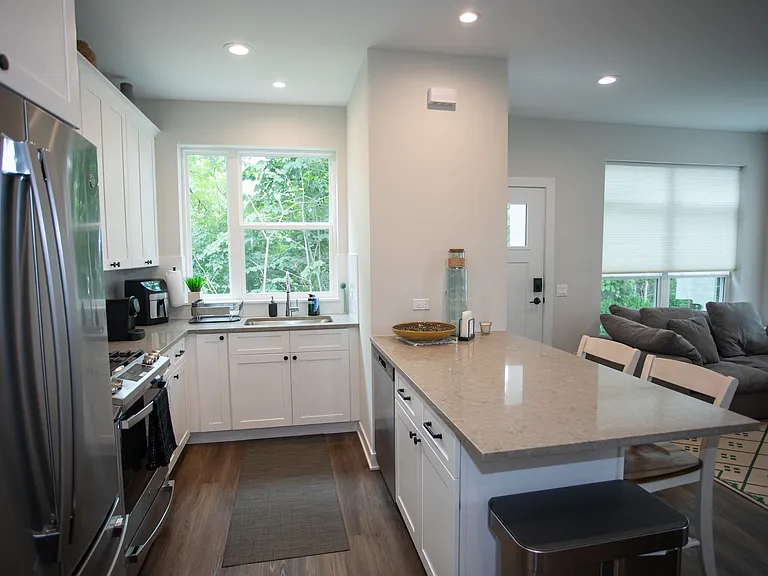 635 E 4th Ave — Photo 40