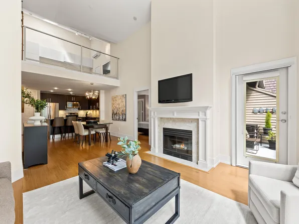 1140 Strathaven Dr #306, North Vancouver, BC V7H 2Z6