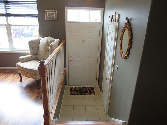 Foyer/Entrance to Living Room