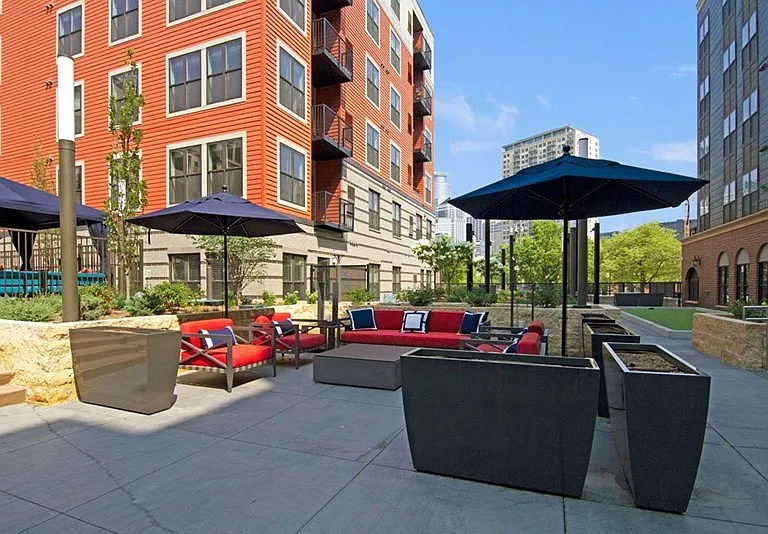 Gatsby Apartments — Photo 25